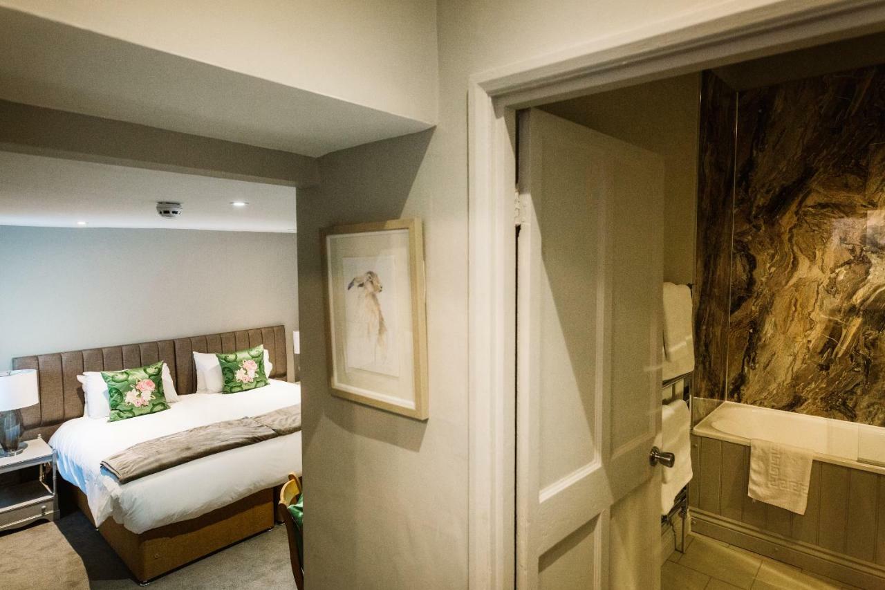 Bampton Townhouse Hotel Buitenkant foto